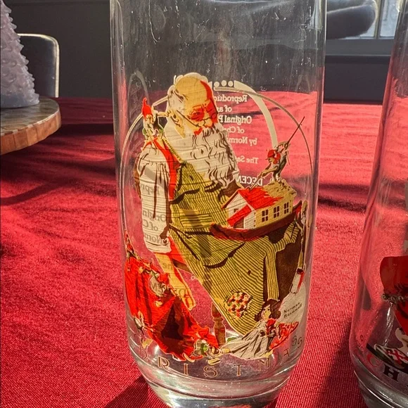 Vintage Christmas by Norman Rockwell Glasses the Coca Cola company Set - Picture 8 of 9